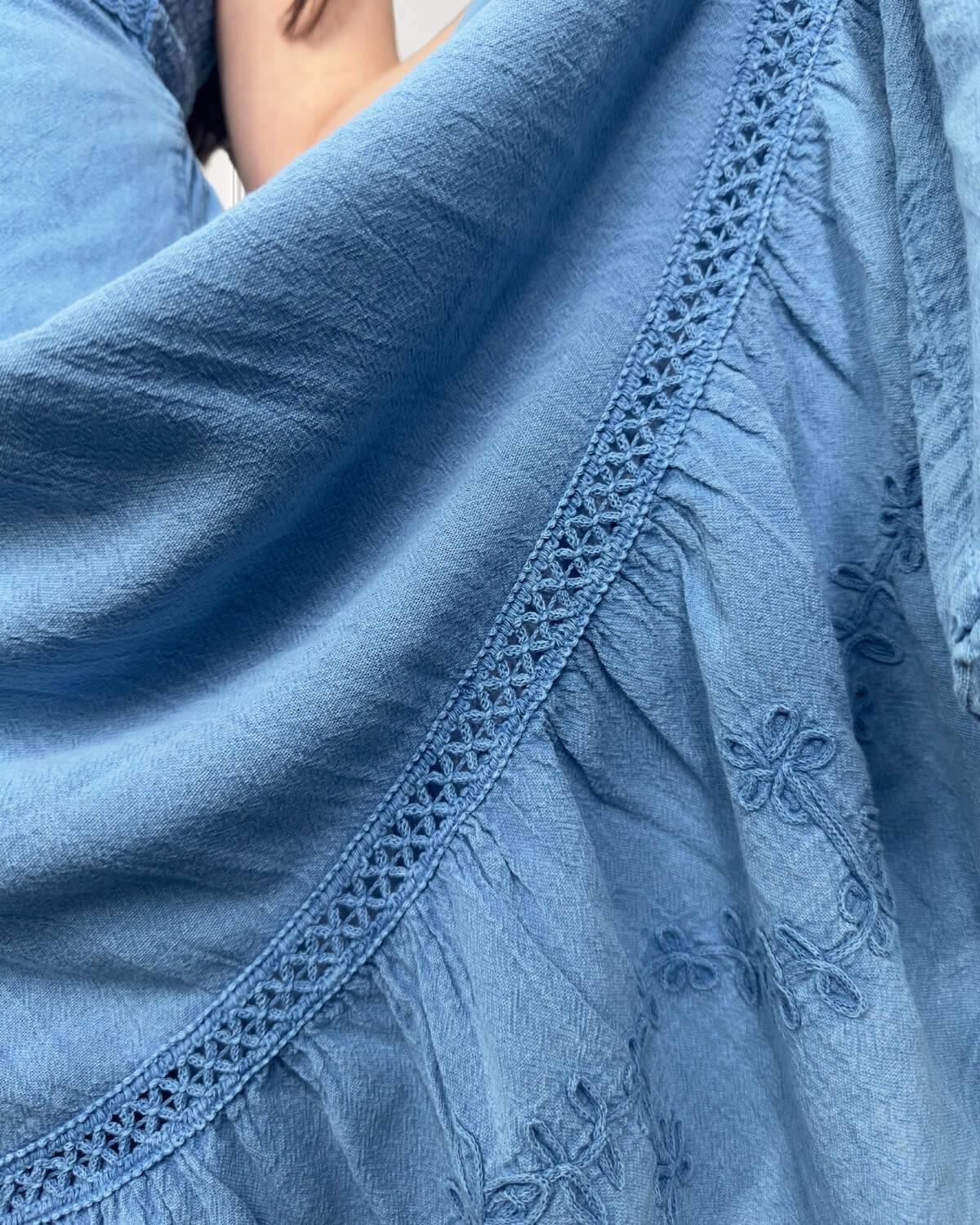 Vestido Carmen con hombros descubiertos - Katsura - Azul claro
