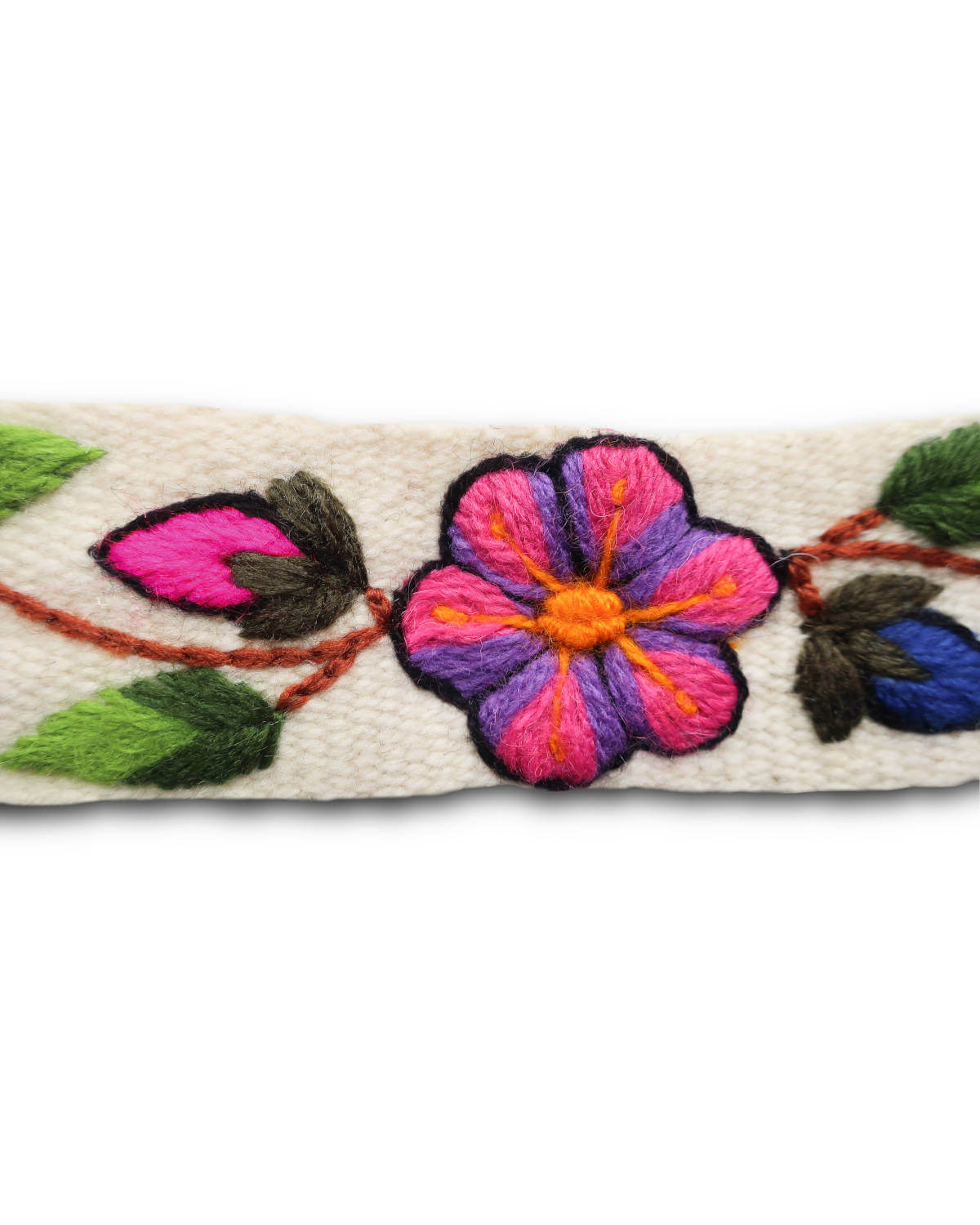 Handgefertigter Ayni Ppacha Gürtel Ramo für Damen, in Peru kunstvoll aus Wolle bestickt mit einem bunten Blumenranke auf einer weißen Basis.