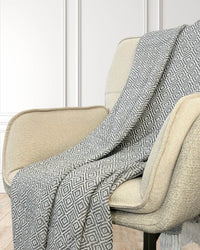 Karierte Plaid Decke / Tagesdecken - Grau/Weiß